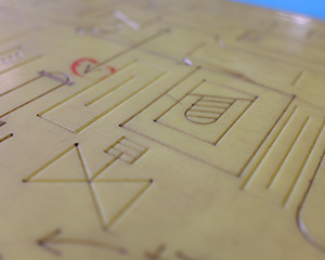 機械彫刻とアクリル加工